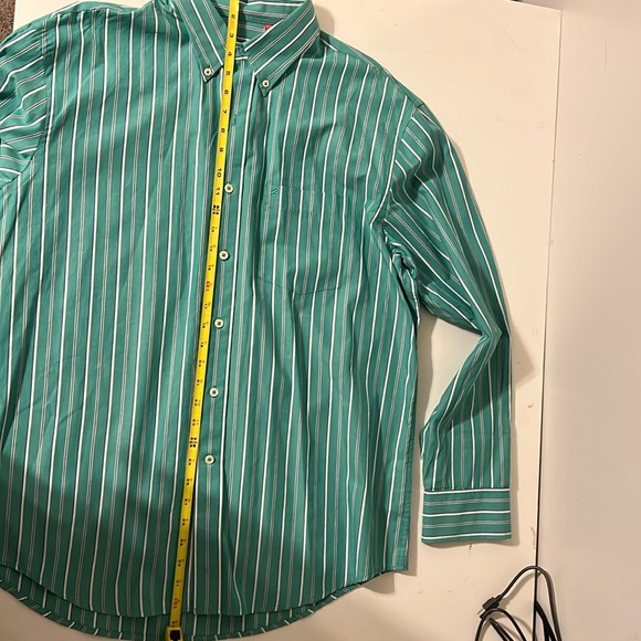 IZOD Men’s Large Button down Green Pinstripe shirt. - Picture 8 of 8